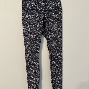 Lululemon WomenBlack and White Patterned Leggings